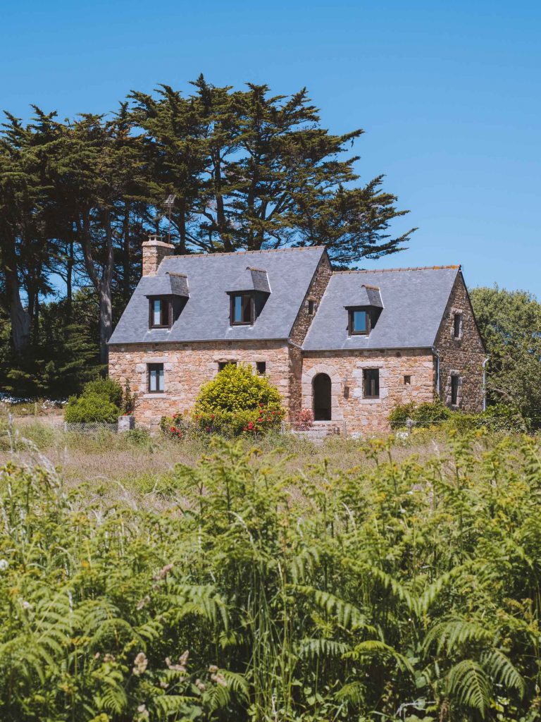 a brick house in a green field on Île-de-Bréhat