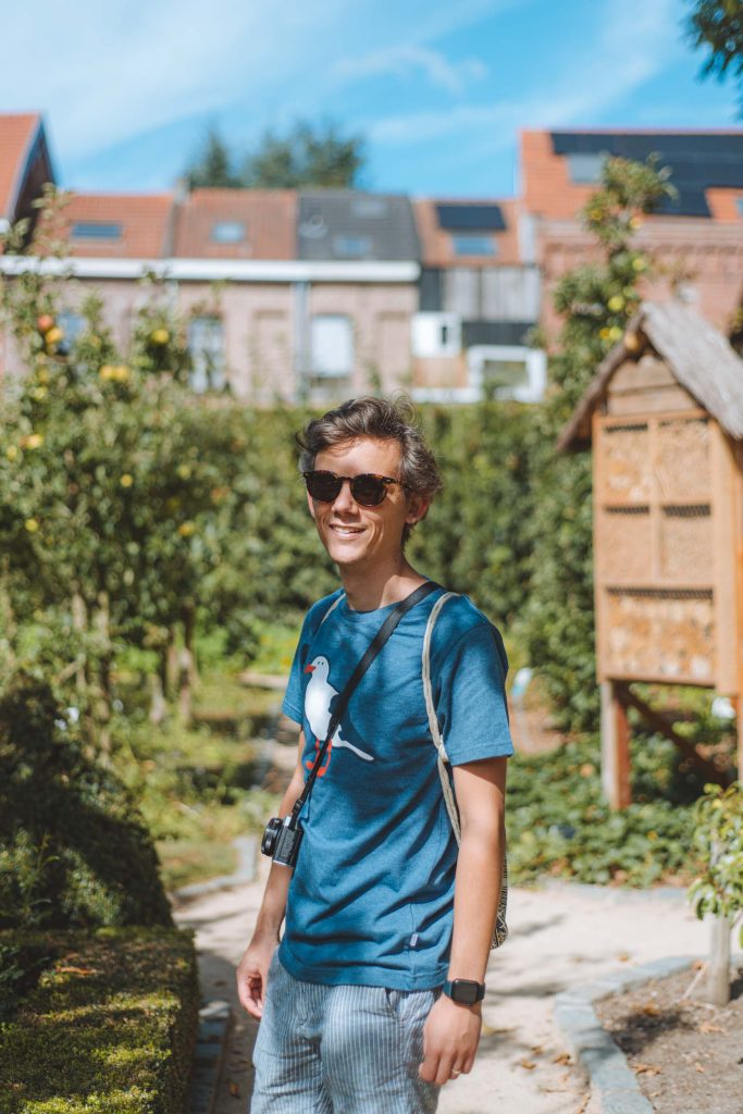 florian with sunglasses posing for a photo in the kruidtuin