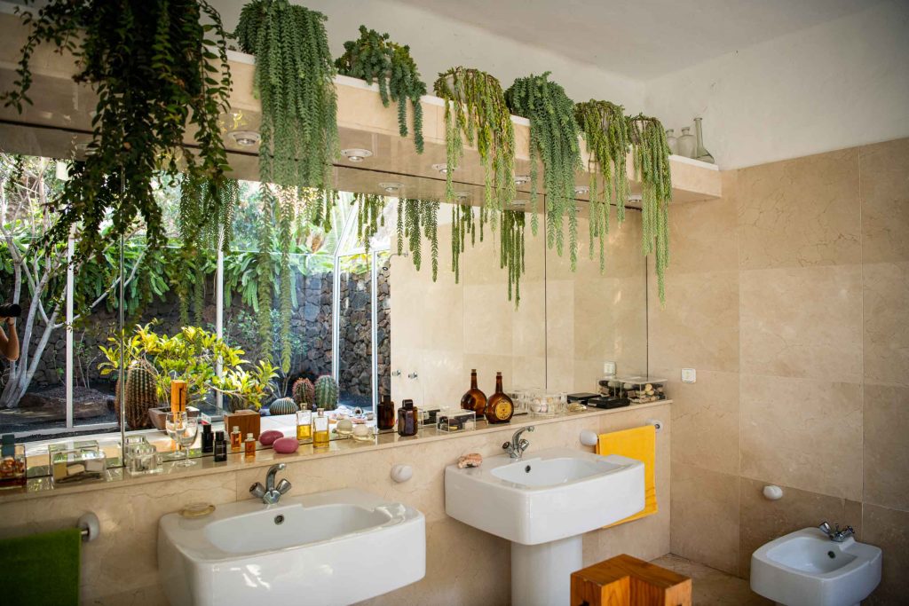 bathroom of cesar manrique's private home