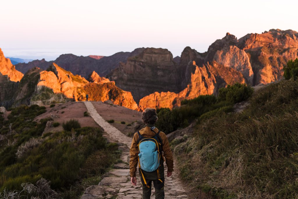 florian hiking the pico de Arieiro trail while the sun is coming up